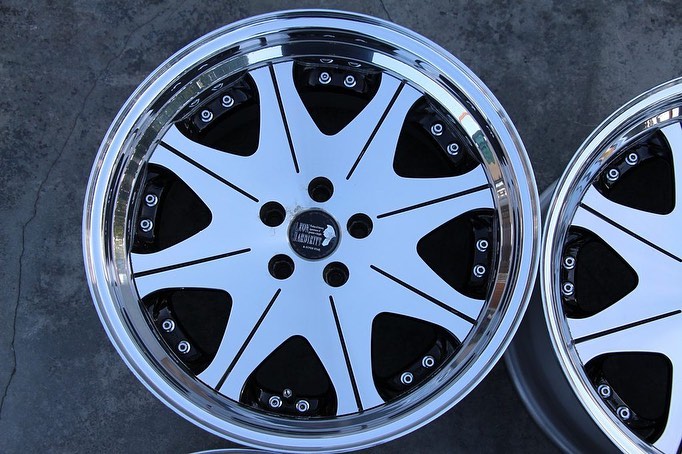 Leon Hardiritt Waffe Wheels | “19x10.5 ET +34 | RAW Chrome - Image 5